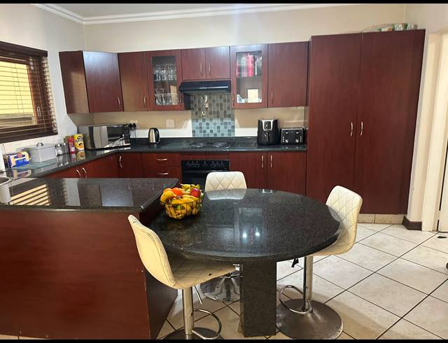 3 BEDROOM TOWNHOUSE FOR SALE IN GLENVISTA